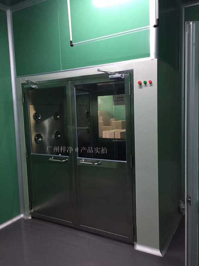 風淋室（又名空氣浴塵室、風淋房、風淋門、空氣吹淋室、AIR SHOWER，風淋設備，風淋機之類）