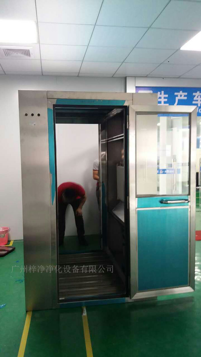 安裝風淋室的地面應平整，如有必要，應進行找平和加固處理。