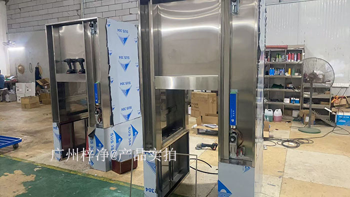 全自動感應輸送帶傳遞窗的電氣問題處理需要從選型、安裝、運行、維護、故障處理及安全注意事項等多方面進行全面考慮。