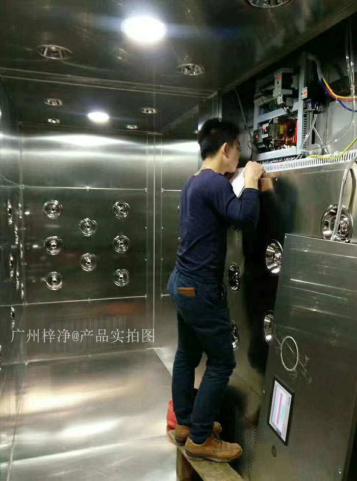 檢查風淋室控制器是否損壞，按鈕是否失靈。