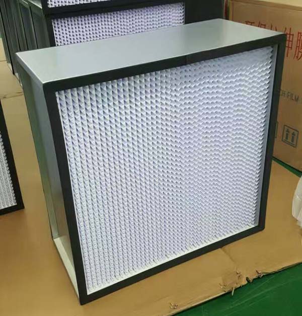 HEPA高效過濾器能夠過濾掉0.3微米以上的微粒，對(duì)于大多數(shù)潔凈室的要求已經(jīng)足夠。