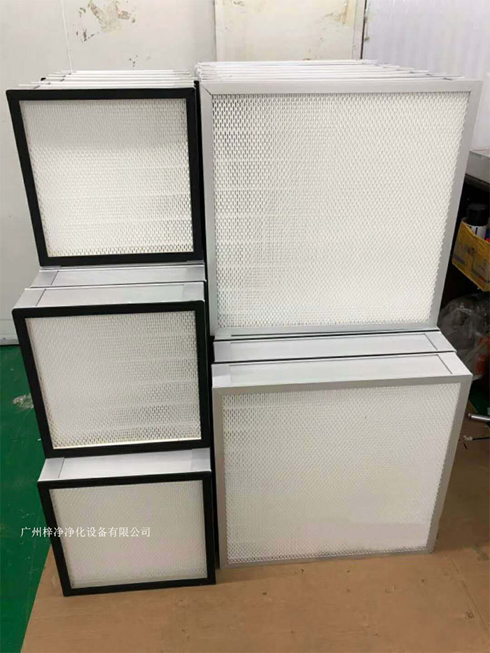 ULPA高效過濾器適用于對(duì)潔凈度要求極高的領(lǐng)域，如生物制藥、半導(dǎo)體潔凈室等。