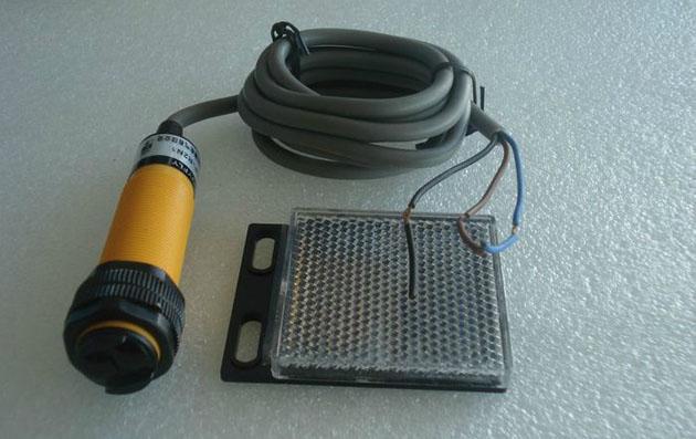 E3F-R2N1風淋室光電開關(guān)
E3F-R2N1風淋室光電開關(guān)