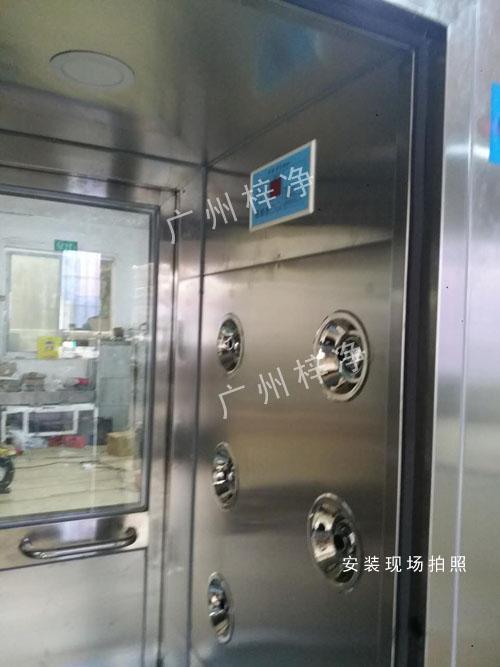 凈化風(fēng)淋室安裝調(diào)試圖片 凈化風(fēng)淋室安裝調(diào)試圖片